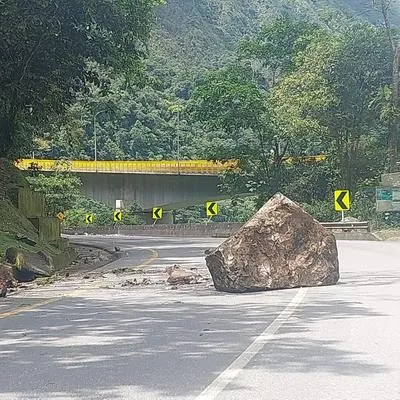 Anuncian cierre en vía Bogotá – Villavicencio por fuerte sismo