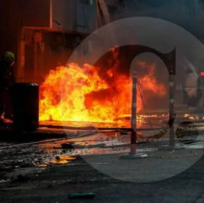 Evacuarán edificios vecinos a fábrica de Caribe que se incendió