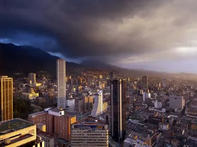Cómo luciría Bogotá destruída por un terremoto: a propósito del temblor de hoy 17 de agosto, la inteligencia artificial ilustró a la capital en ruinas.