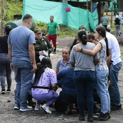 Así vivieron las familias de los trabajadores atrapados en una mina de Amagá, Antioquia, desde hace casi un mes. Acá, todos los detalles.