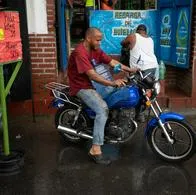 Fallas crónicas de servicios públicos en Venezuela causan privatización informal.