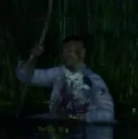 Reciclador en Bogotá se metió a un humedal y le dieron 150.000 pesos.