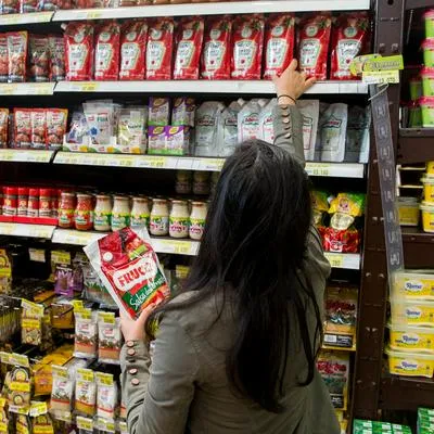 La firma NielsenIQ reveló cómo ha sido el comportamiento del consumo en Colombia. Negocios con descuentos toman protagonismo.