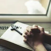 Ladrones robaron partes de carros de lujo afuera de un templo de Testigos de Jehová.