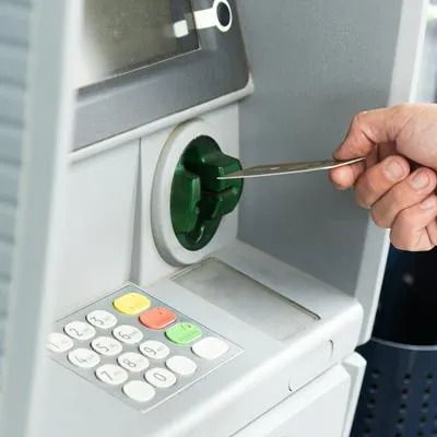 Bancos que más le permiten a los usuarios retirar dinero de los cajeros en un día.