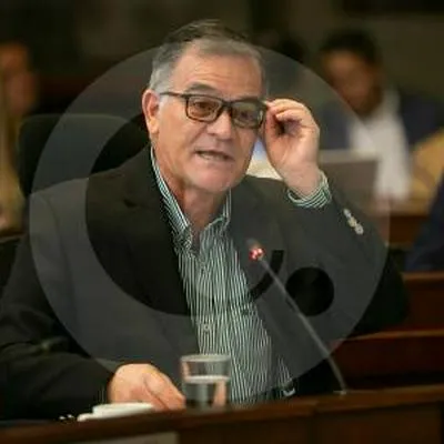 Procuraduría abre investigación en contra del concejal Julio González por denuncias de maltrato laboral