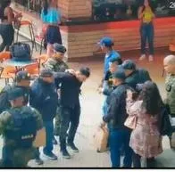Capturados en pleno centro comercial, si estaban extorsionando respondió el Ejército