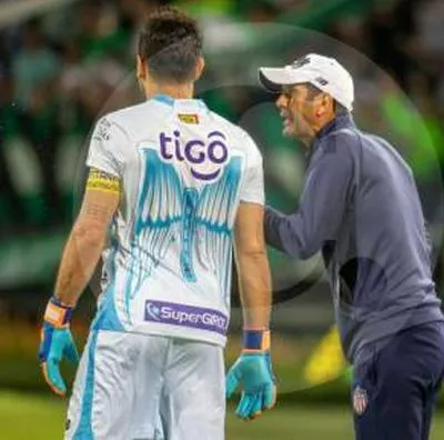 Hinchas del Junior le piden a Arturo Reyes que vuelva a traer a Sebastián Viera como asistente técnico.
