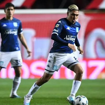 Juan Fernando Quintero debutó en Racing con patadón a rival, paredes y buenos comentarios