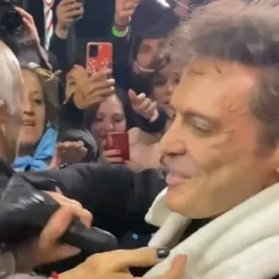 Luis Miguel se acercó a sus fans argentinas tras su último concierto.