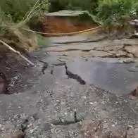 Carretera agrietada por sismo en Rosas, Cauca.