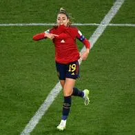 Olga Carmona, jugadora de la Selección España y quien hizo el gol para vencer a Inglaterra en la final del Mundial femenino. Su padre falleció antes del encuentro, pero se lo ocultaron hasta salir campeona del mundo