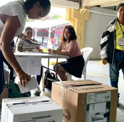 Elecciones en Ecuador: se cierran las urnas y arrancan los conteos de votos