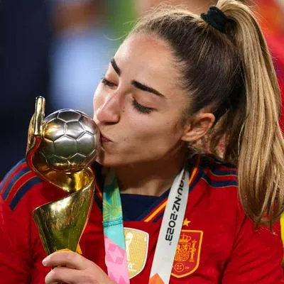 Foto de Olga Carmona,  en nota de que la jugadora de España campeona en Mundial Femenino, habló de muerte de su papá