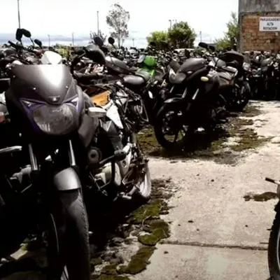 Cuántos carros y motos están abandonados hoy en los patios de Bogotá