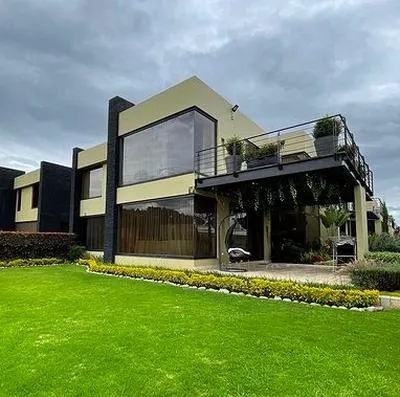 Casa ubicada en el exclusivo sector de San José de Bavaria, norte de Bogotá, cuyo arriendo es de los más caros en la ciudad
