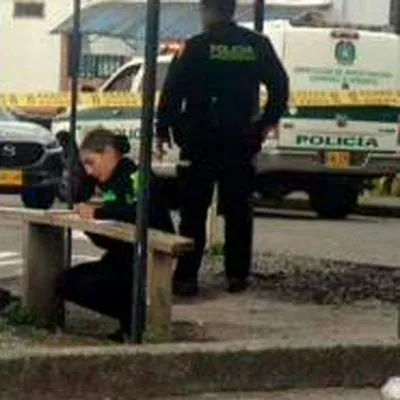 Un adulto mayor en Armenia, murió según la ciudadanía de un paro cardiaco fulminante mientras estaba en un paradero esperando el transporte público.