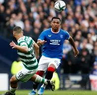Alfredo Morelos en clásico de Escocia contra Celtic.