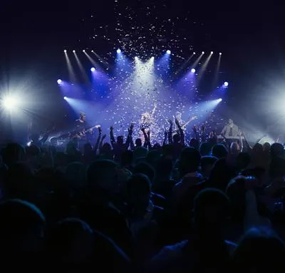 Qué significa soñar con estar en un concierto: ya sea disfrutando del artista, con una gran variedad de instrumentos o estando usted en el escenario.