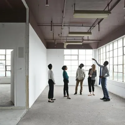 Puertas, ventanas, cocina y un baño son los elementos con los que se entrega un apartamento en obra gris.