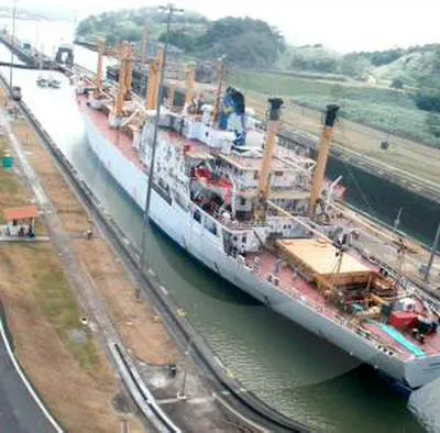 La sequía causa 
congestión de buques de carga en el Canal de Panamá.