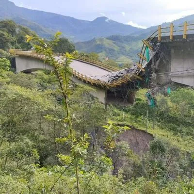 Caída de puente Los Grillos formó rebusque para muchos ciudadanos