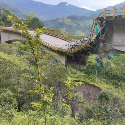 Puente Los Grillos colapsado, constructora se pronunció y dijo que finalizaron la obra sin anotaciones.