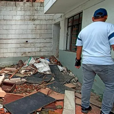 Estación de Policía en Medellín fue abandonada y delincuentes se apoderaron del lugar sembrando inseguridad en los habitantes del barrio Santander.