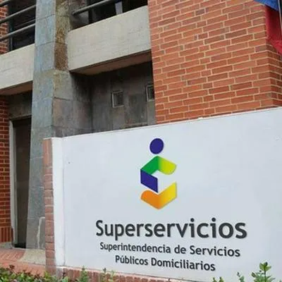 Superservicios destapó irregularidades de 7 empresas de energía y gas contra sus usuarios y les clavo drásticas multas. Acá, los detalles.