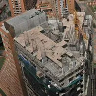 Envían sentidos mensajes a futbolista que murió al caer de un sexto piso en edificio en construcción. Tenía hija y 24 años. Acá, los detalles.
