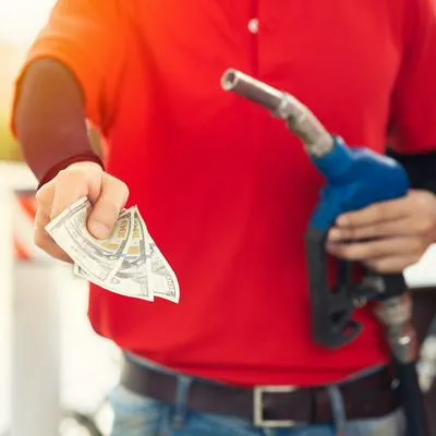 Imagen ilustrativa del pago de la gasolina que estarían recibiendo algunos congresistas.