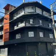 Un empresario se lucró sin pagar arriendo ni impuestos en edificio que era para víctimas. Es amigo de exalcalde condenado de Bello, Antioquia.