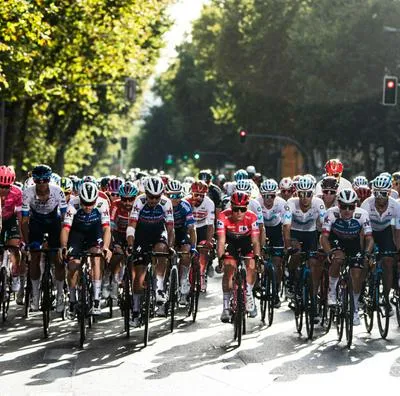 El sábado inicia la Vuelta España con presencia de ciclistas colombianos, pero con la ausencia de Nairo Quintana. Estos son los premios que podrían ganar.