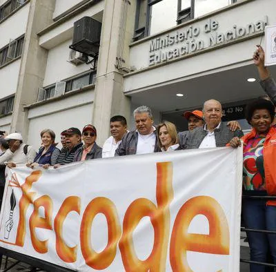Fecode marchando en febrero de 2023 y repetirá el 30 de agosto en paro nacional anunciado.