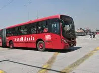 Capturaron a mujer borracha que provocó choque entre 2 buses de Transmilenio