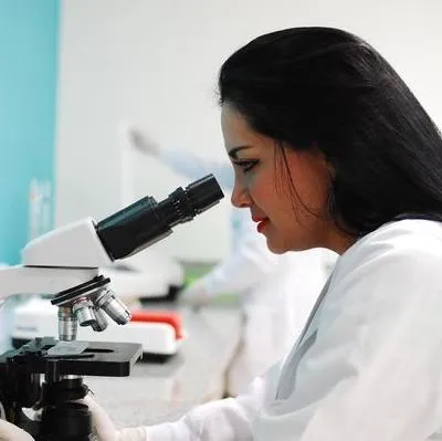 Mujeres científicas podrán participar por una beca con el Ministerio de Ciencia.