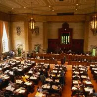 Qué se paga dentro del sueldo a los congresistas en Colombia, a pesar de que ya exista un proyecto de ley que busca bajar su salario.