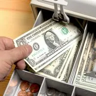 Casas de cambio para comprar dólares hoy Bogotá, tras baja de precio en Colombia