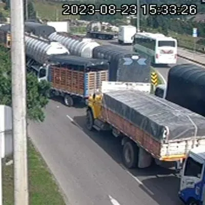 Trancón en el sur de Bogotá por camiones que no alcanzaron a tomar vía al Llano.