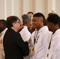 Campeones mundiales de robótica recibieron condecoración por parte del presidente Gustavo Petro.