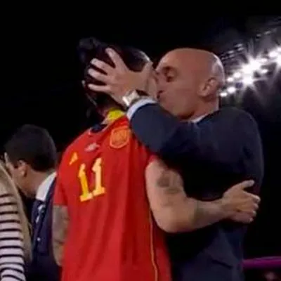 Beso de Luis Rubiales a Jenni Hermoso en Mundial: Fifa abrió expediente
