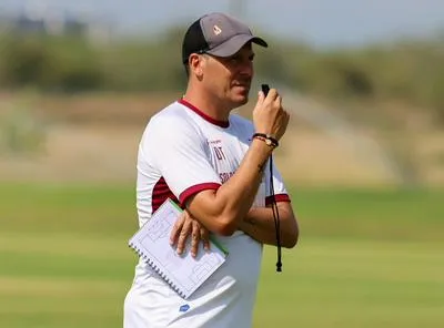 Juan Cruz Real, técnico de Deportes Tolima, se emberracó con periodista