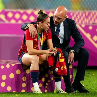 Fifa abrió procedimiento disciplinario contra Luis Rubiales por el polémico beso a jugadora española después de coronarse campeona del Mundial Femenino.