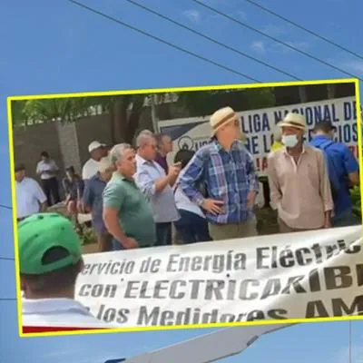 Usuarios de Air-e, asfixiados por altas tarifas de energía, protestaron fuera de la empresa.