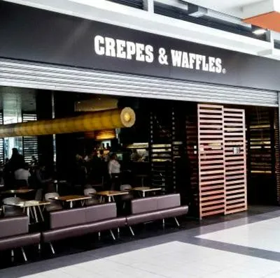 Cuánto vale comer en un restaurante de Crepes & Waffles y la diferencia que tiene con los precios que se tienen en Colombia. Es muy caro en el extranjero. 