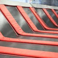Parque de trampolines, donde un niño en Ibagué se fracturó el brazo y sus padres piden sancioanr al parque.