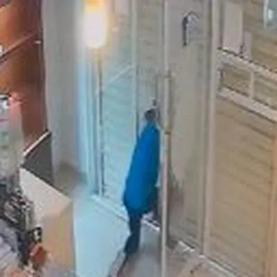 Mujer dejó encerrado a ladrón que había entrado a robar a su tienda
