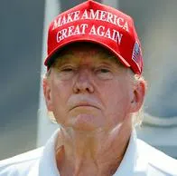 Donald Trump partió hacia Georgia para entregarse en una cárcel.