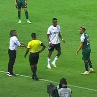 Alberto Gamero, discutiendo con Teófilo Gutiérrez en partido de Millonarios y Cali.