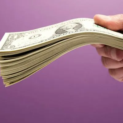 Dólar hoy 25 de agosto subió ligeramente por cuenta de cifra clave